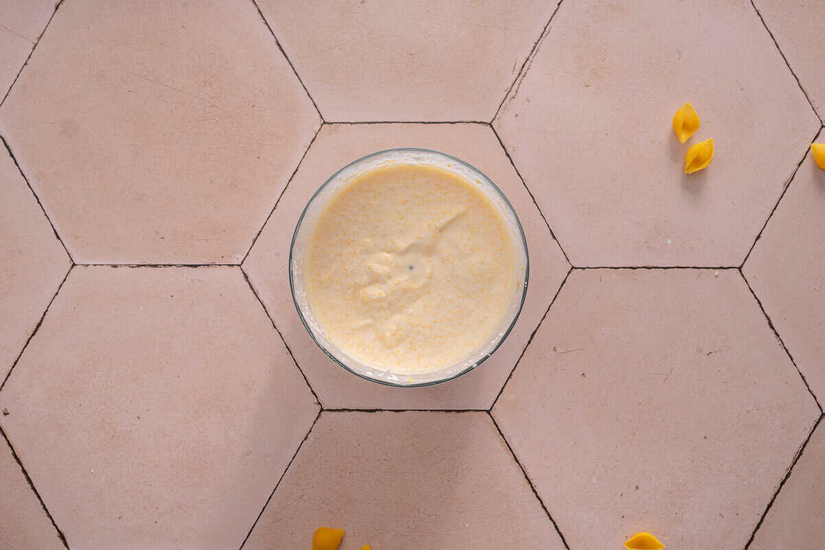 this shows me making the creamy sauce