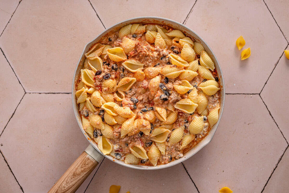 this shows the pasta in the pan after mixing