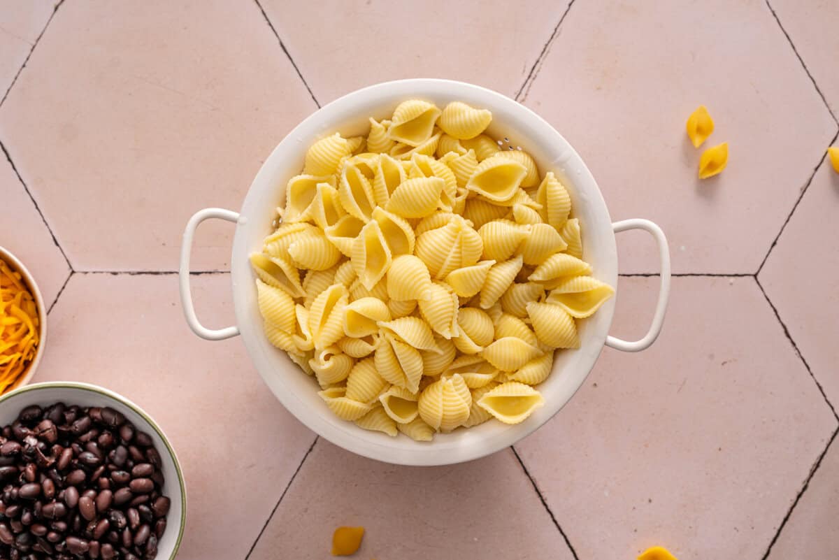 this shows me cooking the pasta